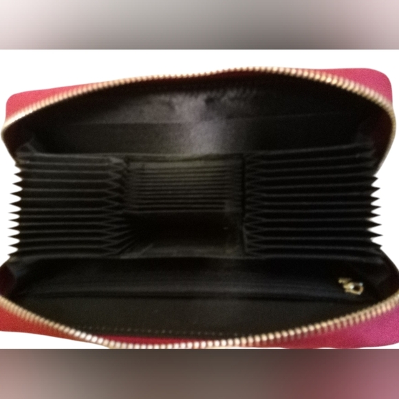 Andoilt Women’s Leather Zip Around Wristlet RFID Blocking Inside Zippered Pocket - Picture 7 of 11